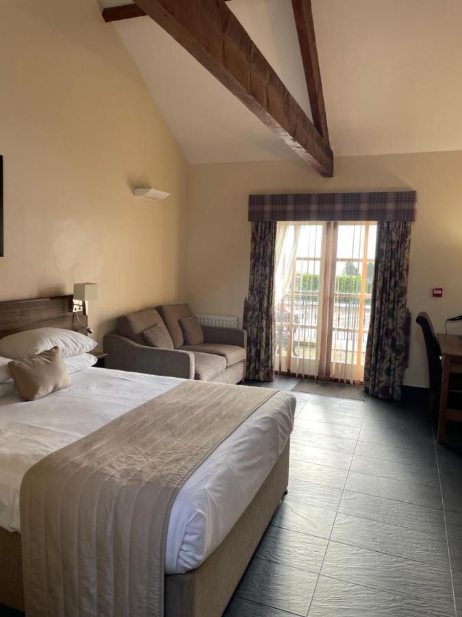 פונטפרקט Kings Croft Hotel מראה חיצוני תמונה