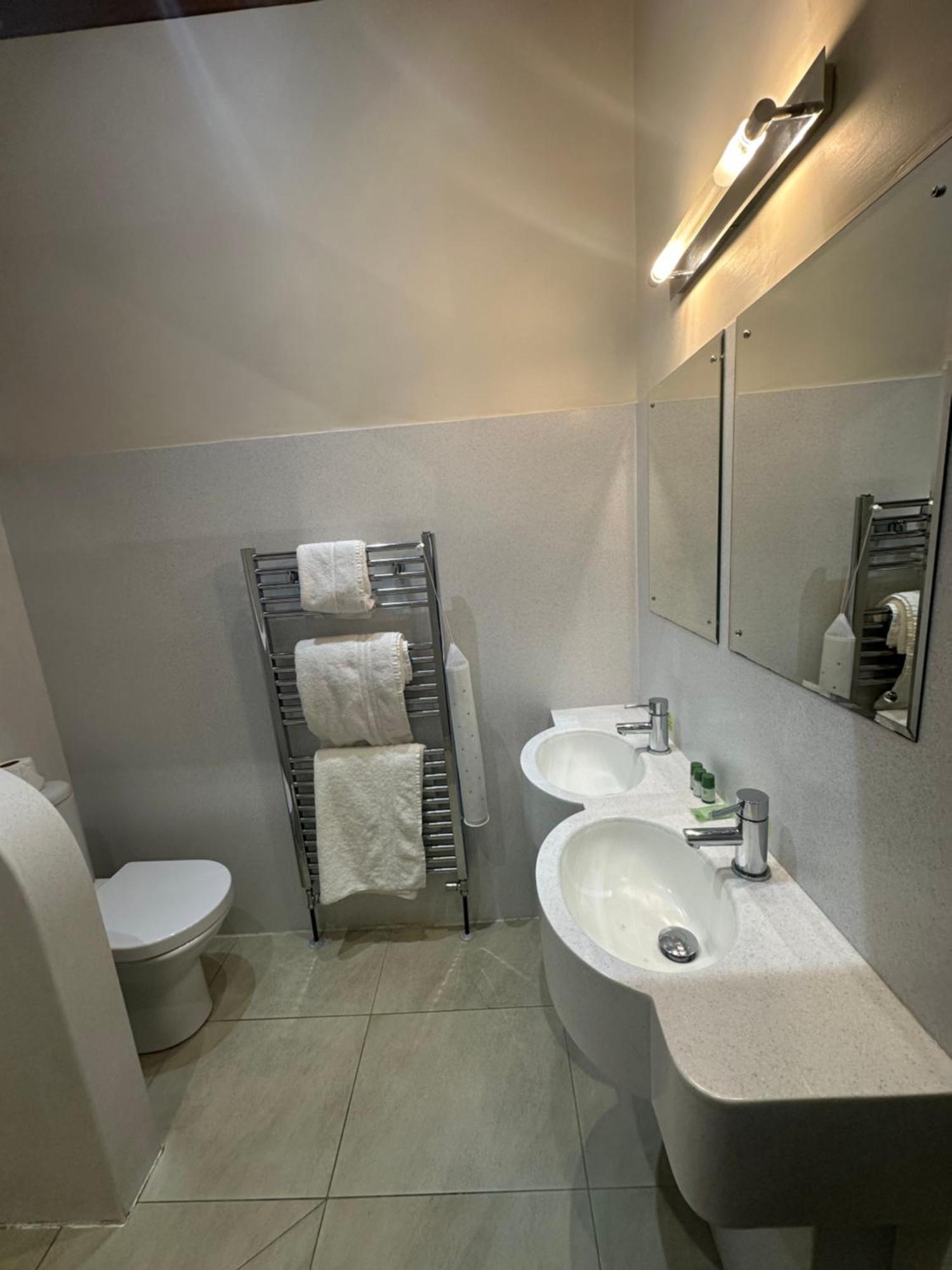 פונטפרקט Kings Croft Hotel מראה חיצוני תמונה