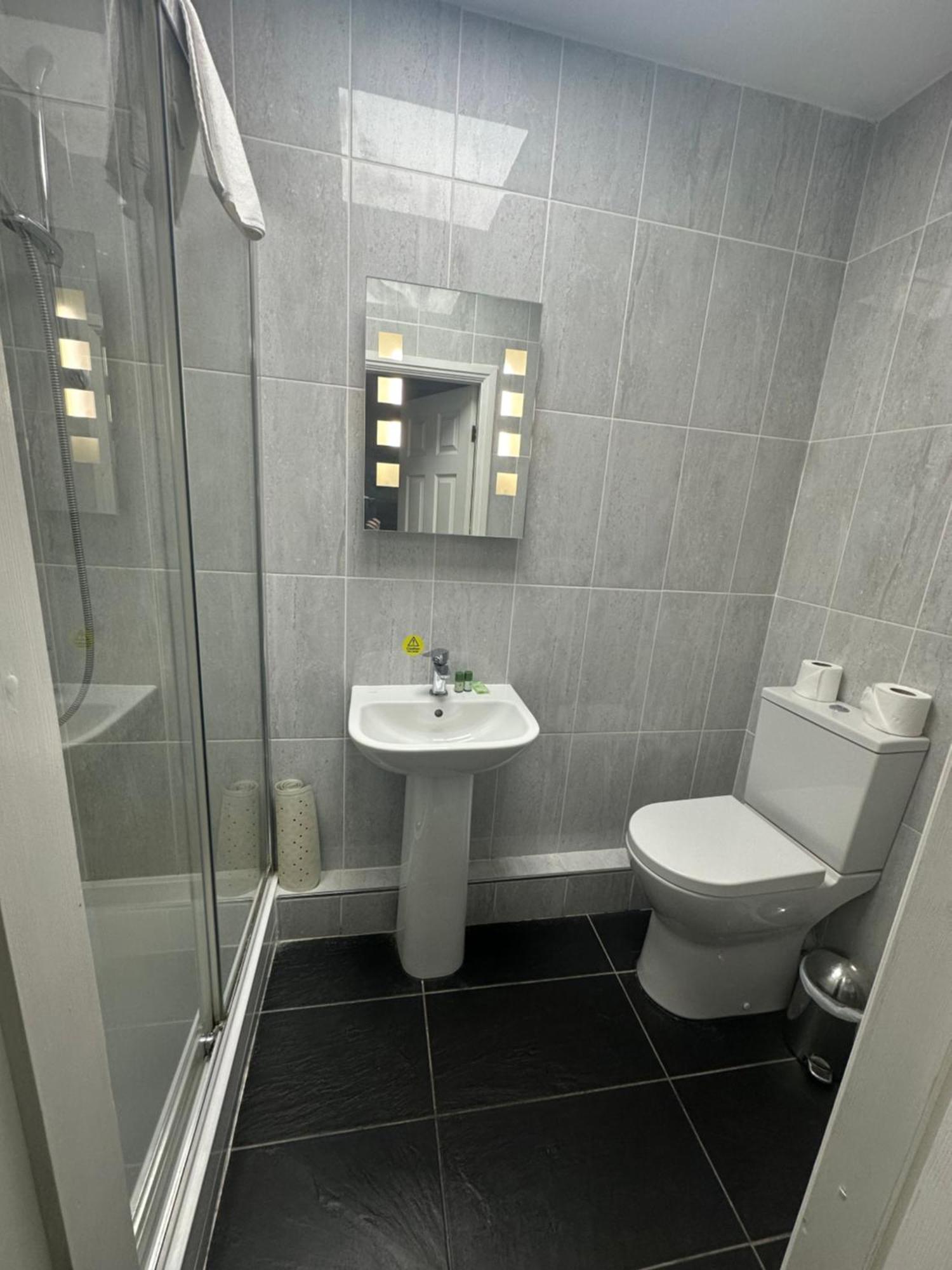 פונטפרקט Kings Croft Hotel מראה חיצוני תמונה