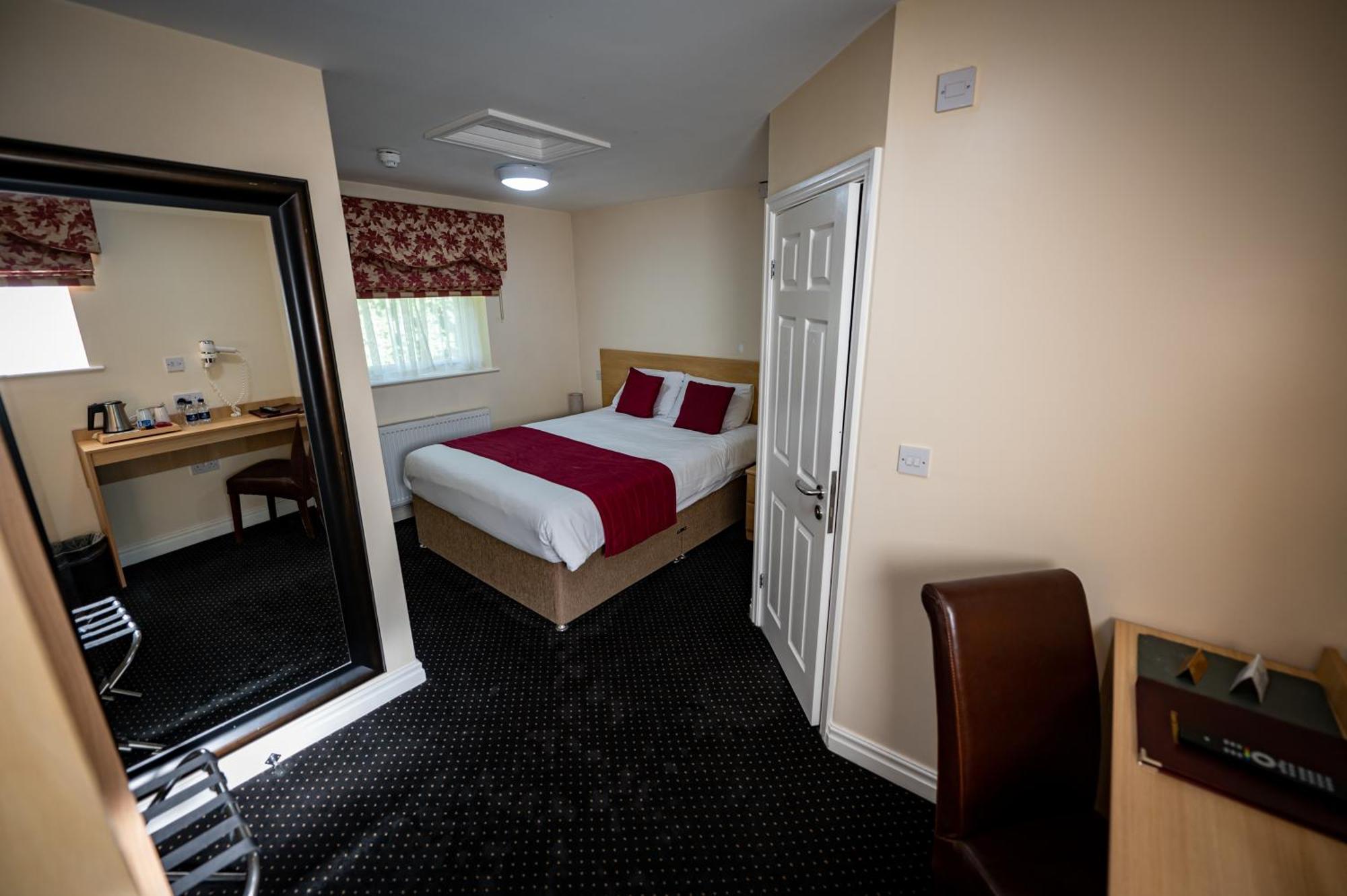 פונטפרקט Kings Croft Hotel מראה חיצוני תמונה